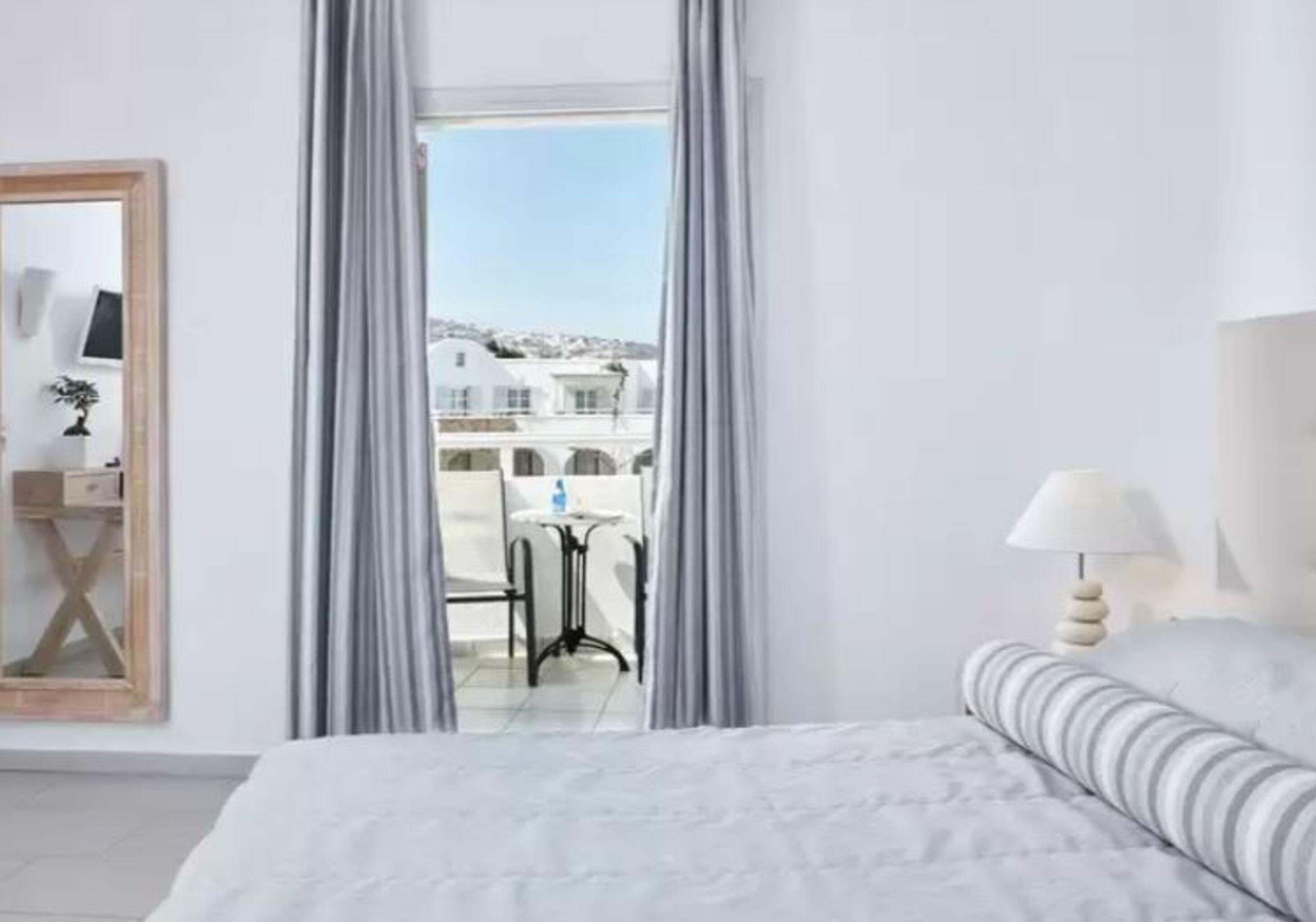 Aegean Plaza Hotel Kamari  Ngoại thất bức ảnh